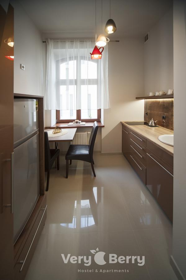 Przestronny Apartament Very Berry W Poznaniu Z Dwiema Sypialniami By Noclegi Renters Eksteriør billede