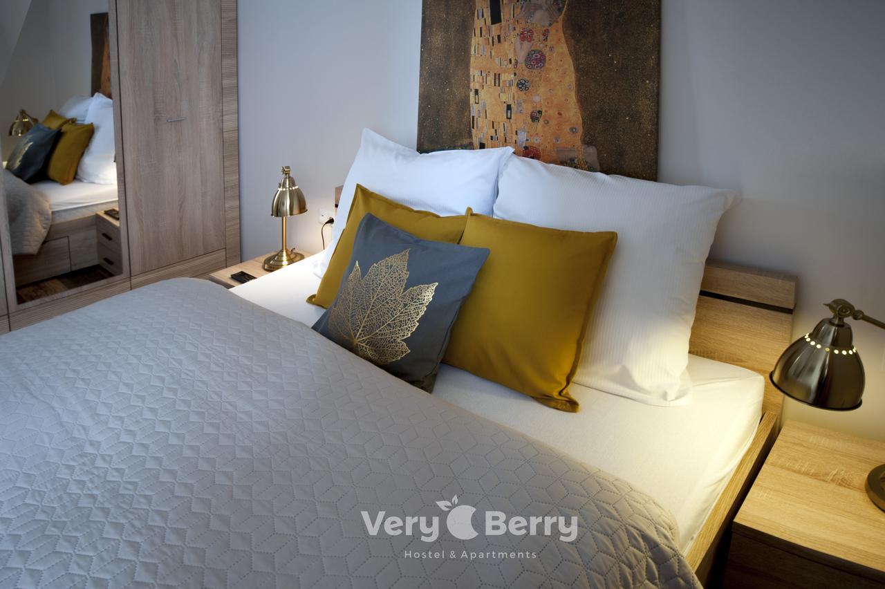 Przestronny Apartament Very Berry W Poznaniu Z Dwiema Sypialniami By Noclegi Renters Eksteriør billede